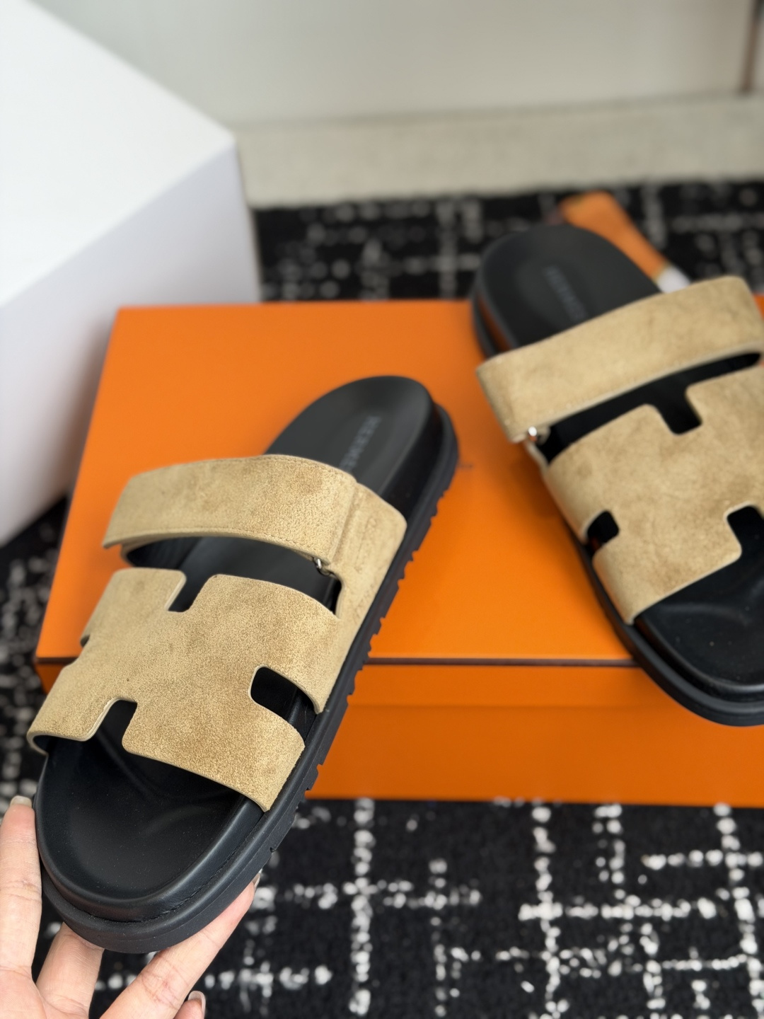 东莞代购级(情侣款)HERMES 爱马仕二舅拖 Chypre这双查帕斯粉拼军绿的拖鞋在专柜是需要靠抢的, 东莞代购级(情侣款)HERMES 爱马仕二舅拖 Chypre这双查帕斯粉拼军绿的拖鞋在专柜是需要靠抢的,
