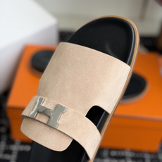 东莞代购级(情侣款)HERMES 爱马仕H拖 Chypre这双经典饰扣拖鞋在专柜是需要靠抢的,特别好搭! 东莞代购级(情侣款)HERMES 爱马仕H拖 Chypre这双经典饰扣拖鞋在专柜是需要靠抢的,特别好搭!