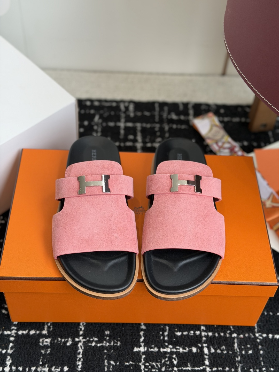 东莞代购级(情侣款）HERMES 爱马仕H拖 Chypre这双经典饰扣拖鞋在专柜是需要靠抢的，特别好搭！