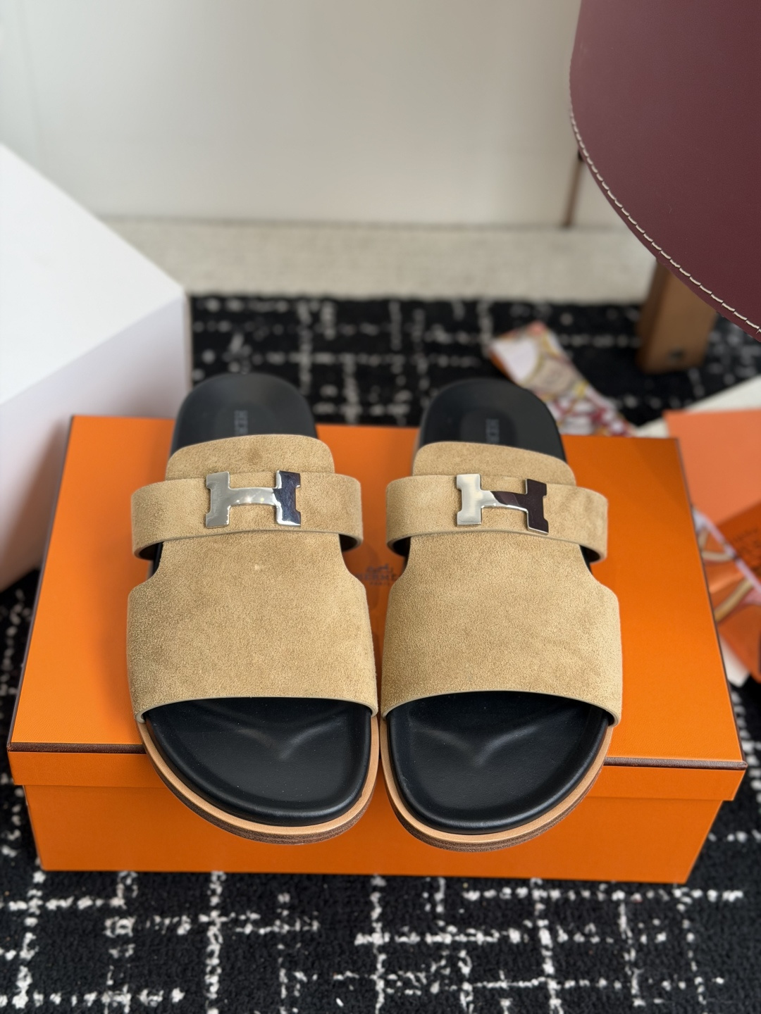 东莞代购级(情侣款）HERMES 爱马仕H拖 Chypre这双经典饰扣拖鞋在专柜是需要靠抢的，特别好搭！