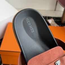 东莞代购级(情侣款)HERMES 爱马仕H拖 Chypre这双经典饰扣拖鞋在专柜是需要靠抢的,特别好搭! 东莞代购级(情侣款)HERMES 爱马仕H拖 Chypre这双经典饰扣拖鞋在专柜是需要靠抢的,特别好搭!