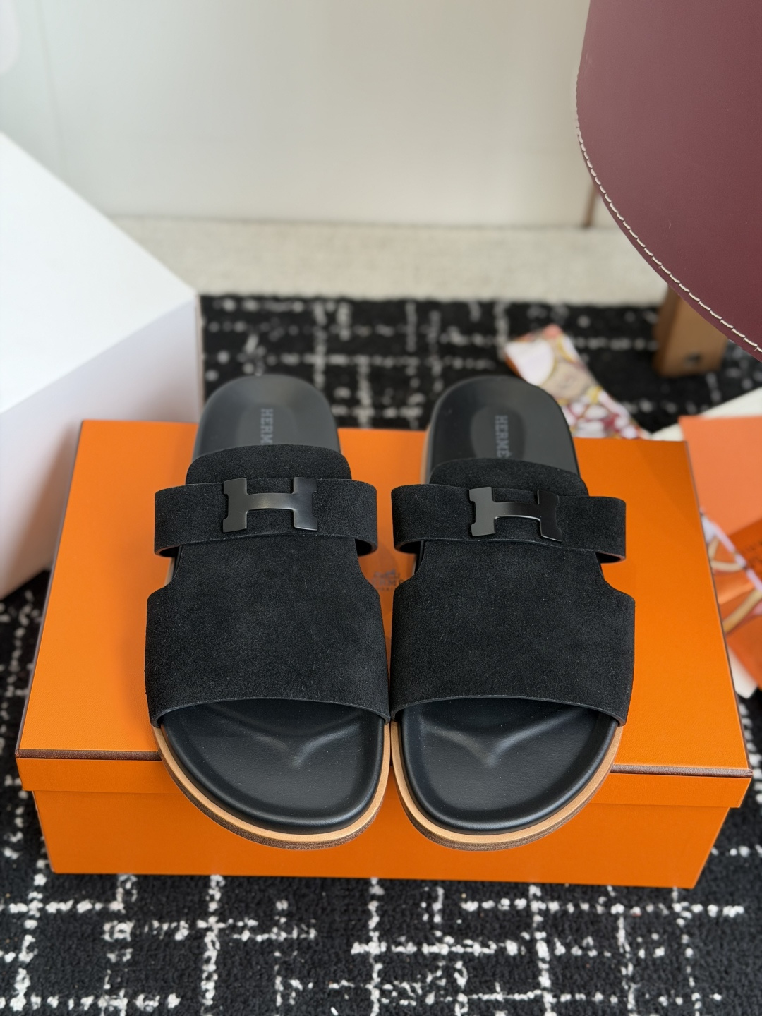 东莞代购级(情侣款）HERMES 爱马仕H拖 Chypre这双经典饰扣拖鞋在专柜是需要靠抢的，特别好搭！