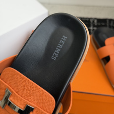 东莞代购级(情侣款)HERMES 爱马仕H拖 Chypre这双经典饰扣拖鞋在专柜是需要靠抢的,特别好搭! 东莞代购级(情侣款)HERMES 爱马仕H拖 Chypre这双经典饰扣拖鞋在专柜是需要靠抢的,特别好搭!