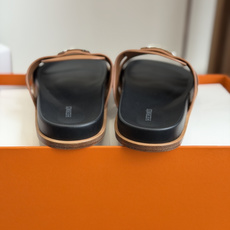 东莞代购级(情侣款)HERMES 爱马仕H拖 Chypre这双经典饰扣拖鞋在专柜是需要靠抢的,特别好搭! 东莞代购级(情侣款)HERMES 爱马仕H拖 Chypre这双经典饰扣拖鞋在专柜是需要靠抢的,特别好搭!