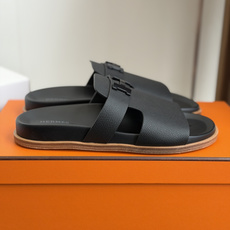 东莞代购级(情侣款)HERMES 爱马仕H拖 Chypre这双经典饰扣拖鞋在专柜是需要靠抢的,特别好搭! 东莞代购级(情侣款)HERMES 爱马仕H拖 Chypre这双经典饰扣拖鞋在专柜是需要靠抢的,特别好搭!