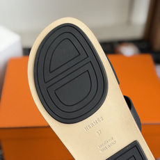 东莞代购级(情侣款)HERMES 爱马仕H拖 Chypre这双经典饰扣拖鞋在专柜是需要靠抢的,特别好搭! 东莞代购级(情侣款)HERMES 爱马仕H拖 Chypre这双经典饰扣拖鞋在专柜是需要靠抢的,特别好搭!