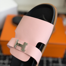 东莞代购级(情侣款)HERMES 爱马仕H拖 Chypre这双经典饰扣拖鞋在专柜是需要靠抢的,特别好搭! 东莞代购级(情侣款)HERMES 爱马仕H拖 Chypre这双经典饰扣拖鞋在专柜是需要靠抢的,特别好搭!