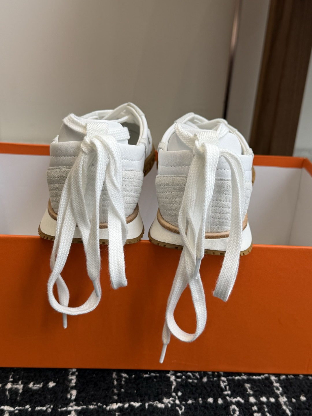 代购级Hermes爱马仕运动鞋，简直就是一年四季日常通勤、休闲时光的绝佳伴侣！鞋子按照原版打版调试的鞋型