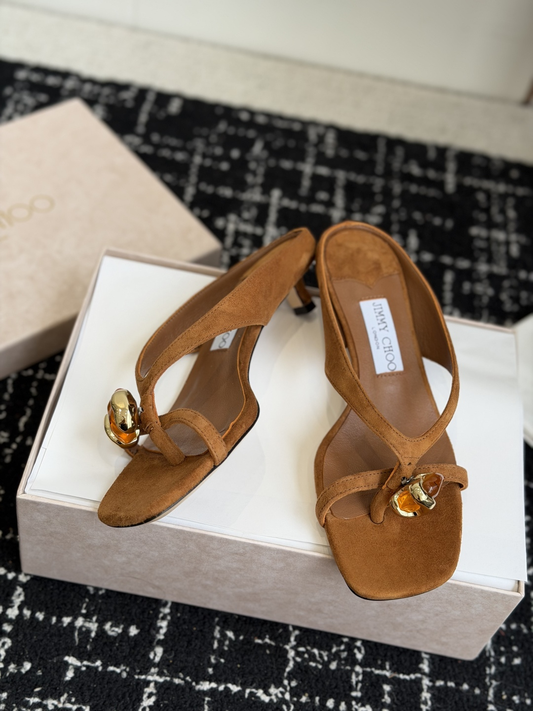 代购级jimmy choo Emeri 26ss夏日辣妹出街封神款，焦糖棕vs紫蘭花色，一双比一双懂夏天
