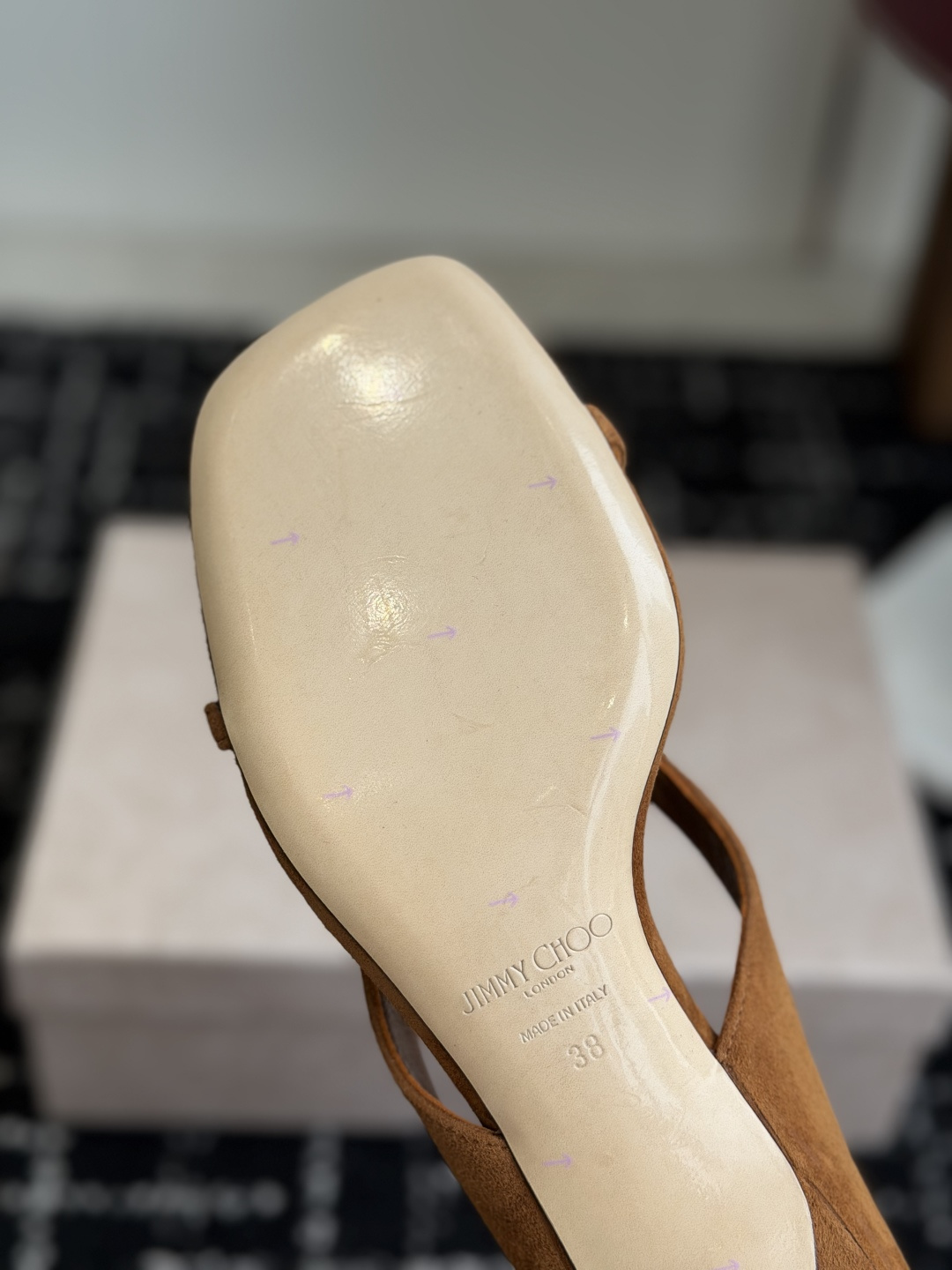 代购级jimmy choo Emeri 26ss夏日辣妹出街封神款，焦糖棕vs紫蘭花色，一双比一双懂夏天