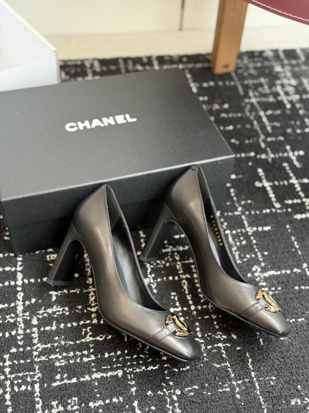 代购级CHANEL小香 26ss 秋季新款 方圆头大金扣高跟鞋 复古法式优雅感，高级感十足 香奶奶大金扣
