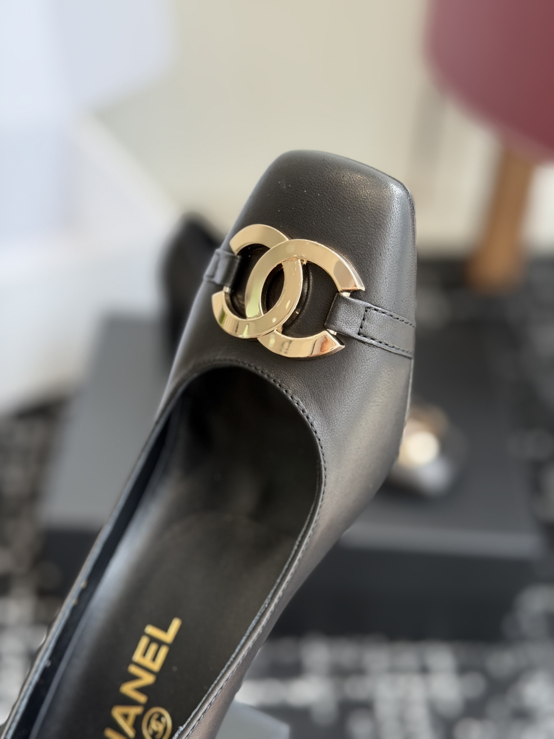 代购级CHANEL小香 26ss 秋季新款 方圆头大金扣高跟鞋 复古法式优雅感，高级感十足 香奶奶大金扣
