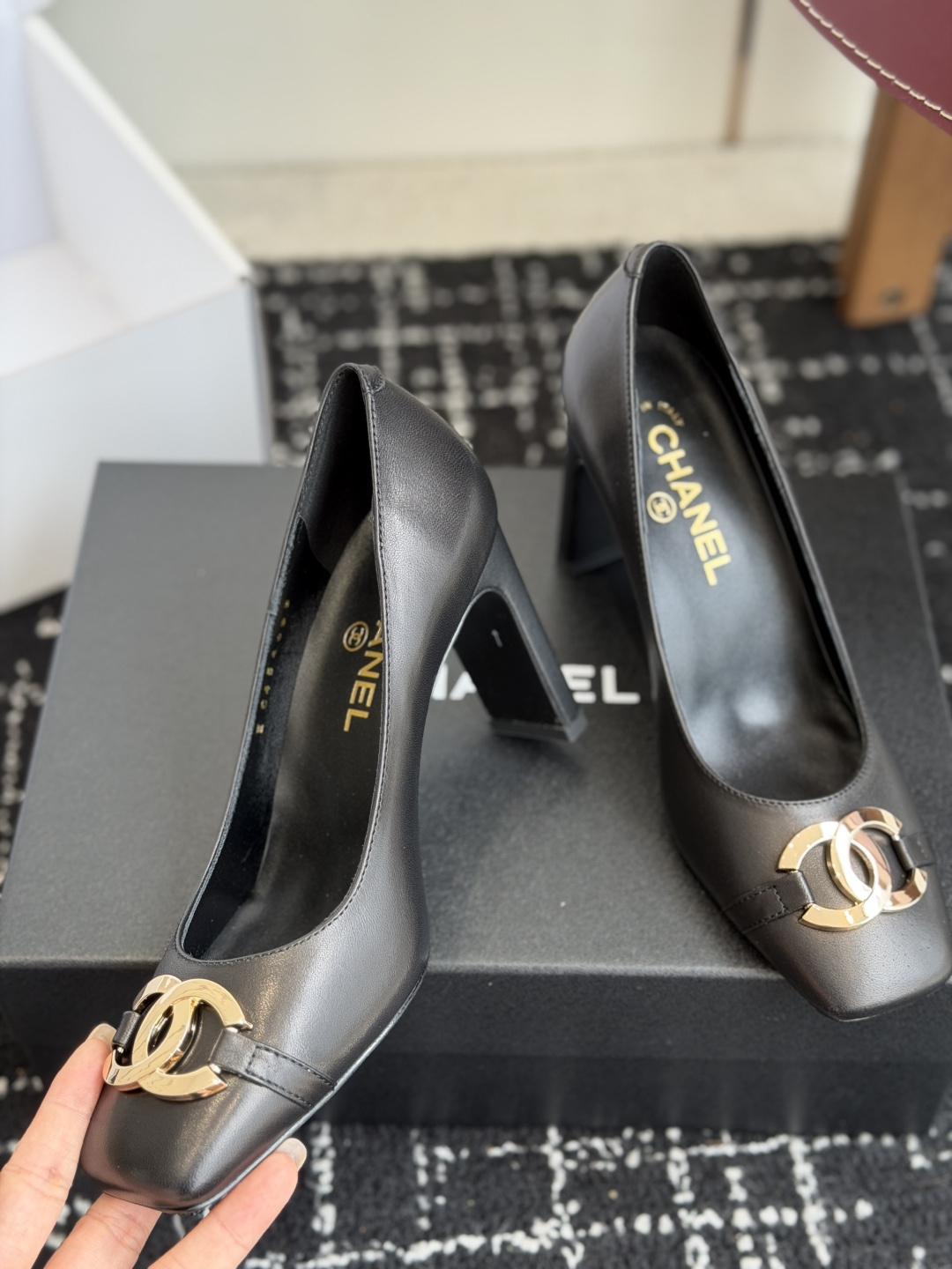 代购级CHANEL小香 26ss 秋季新款 方圆头大金扣高跟鞋 复古法式优雅感，高级感十足 香奶奶大金扣