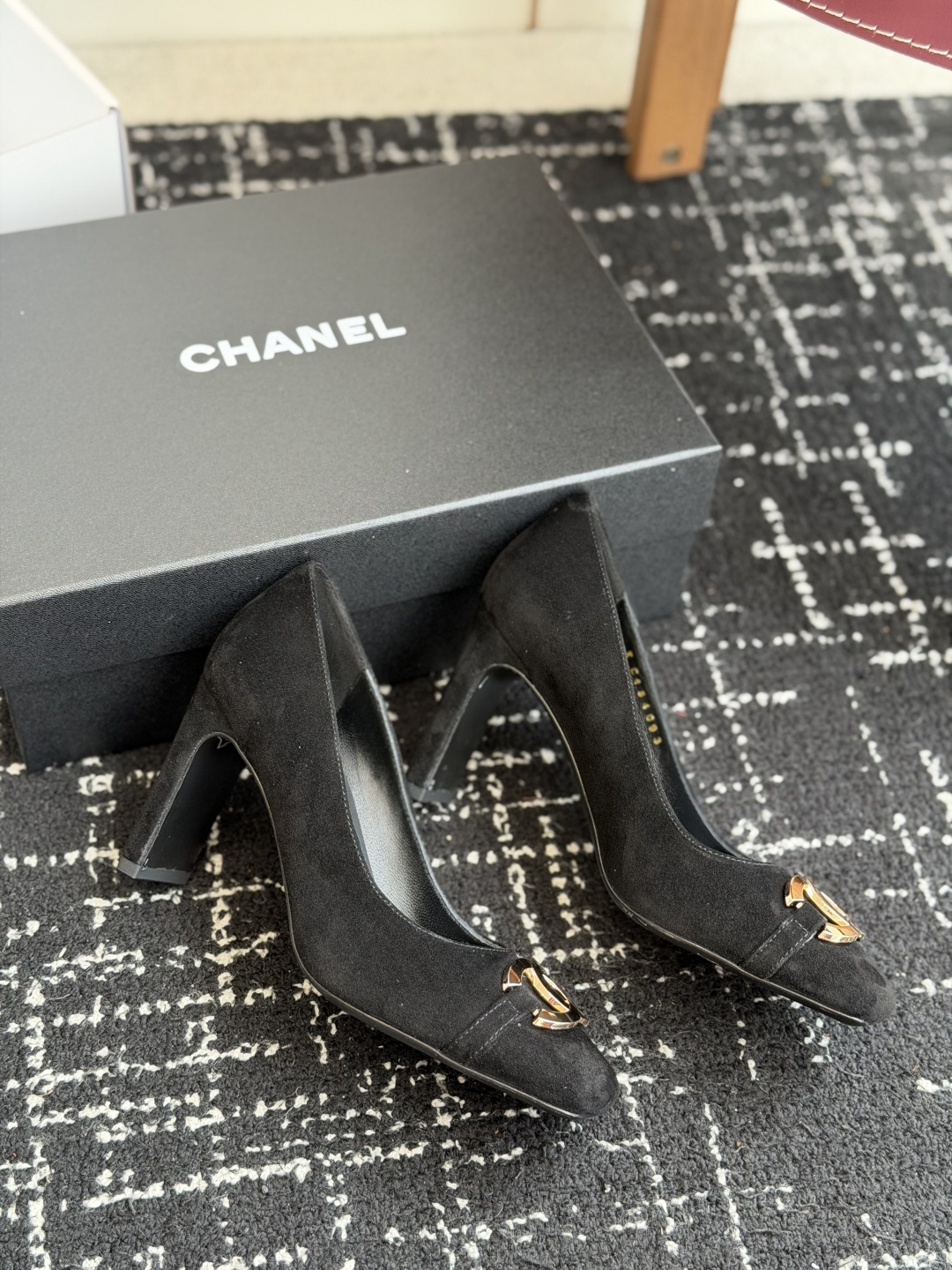 代购级CHANEL小香 26ss 秋季新款 方圆头大金扣高跟鞋 复古法式优雅感，高级感十足 香奶奶大金扣