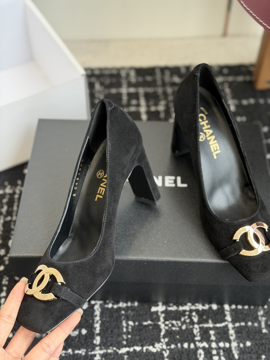 代购级CHANEL小香 26ss 秋季新款 方圆头大金扣高跟鞋 复古法式优雅感，高级感十足 香奶奶大金扣