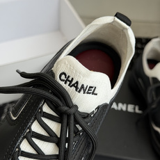 代购级Chanel26ss夏季新款复古休闲运动鞋自带慵懒贵气氛围感的双C运动鞋系列,利落的低帮鞋型搭配经 代购级Chanel26ss夏季新款复古休闲运动鞋自带慵懒贵气氛围感的双C运动鞋系列,利落的低帮鞋型搭配经