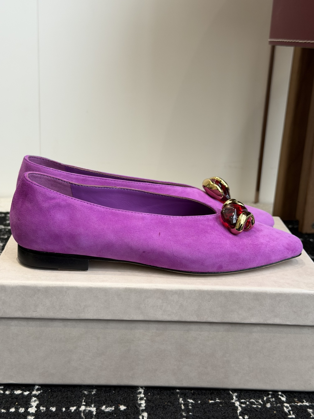代购级JIMMY CHOO JC 吉米周 26ss新款简约宝石玛丽珍平底鞋单鞋原版套楦，完美的线条，简约
