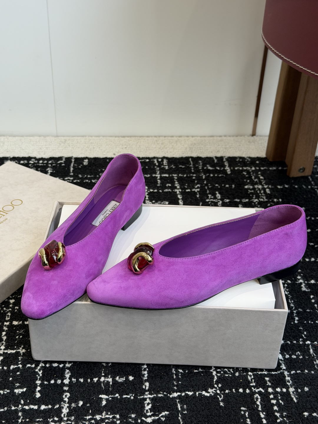 代购级JIMMY CHOO JC 吉米周 26ss新款简约宝石玛丽珍平底鞋单鞋原版套楦，完美的线条，简约