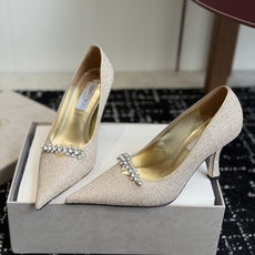 代购级Jimmy Choo 尖头钻链高跟鞋将圆润光泽镶嵌于足尖 为你的穿搭映亮魅力,璀璨每刻!莹润动人, 代购级Jimmy Choo 尖头钻链高跟鞋将圆润光泽镶嵌于足尖 为你的穿搭映亮魅力,璀璨每刻!莹润动人,