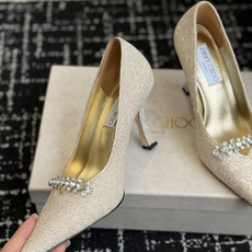 代购级Jimmy Choo 尖头钻链高跟鞋将圆润光泽镶嵌于足尖 为你的穿搭映亮魅力,璀璨每刻!莹润动人, 代购级Jimmy Choo 尖头钻链高跟鞋将圆润光泽镶嵌于足尖 为你的穿搭映亮魅力,璀璨每刻!莹润动人,