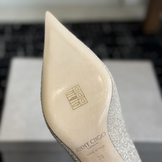 代购级Jimmy Choo 尖头钻链高跟鞋将圆润光泽镶嵌于足尖 为你的穿搭映亮魅力,璀璨每刻!莹润动人, 代购级Jimmy Choo 尖头钻链高跟鞋将圆润光泽镶嵌于足尖 为你的穿搭映亮魅力,璀璨每刻!莹润动人,
