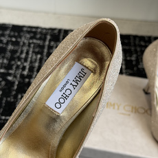 代购级Jimmy Choo 尖头钻链高跟鞋将圆润光泽镶嵌于足尖 为你的穿搭映亮魅力,璀璨每刻!莹润动人, 代购级Jimmy Choo 尖头钻链高跟鞋将圆润光泽镶嵌于足尖 为你的穿搭映亮魅力,璀璨每刻!莹润动人,