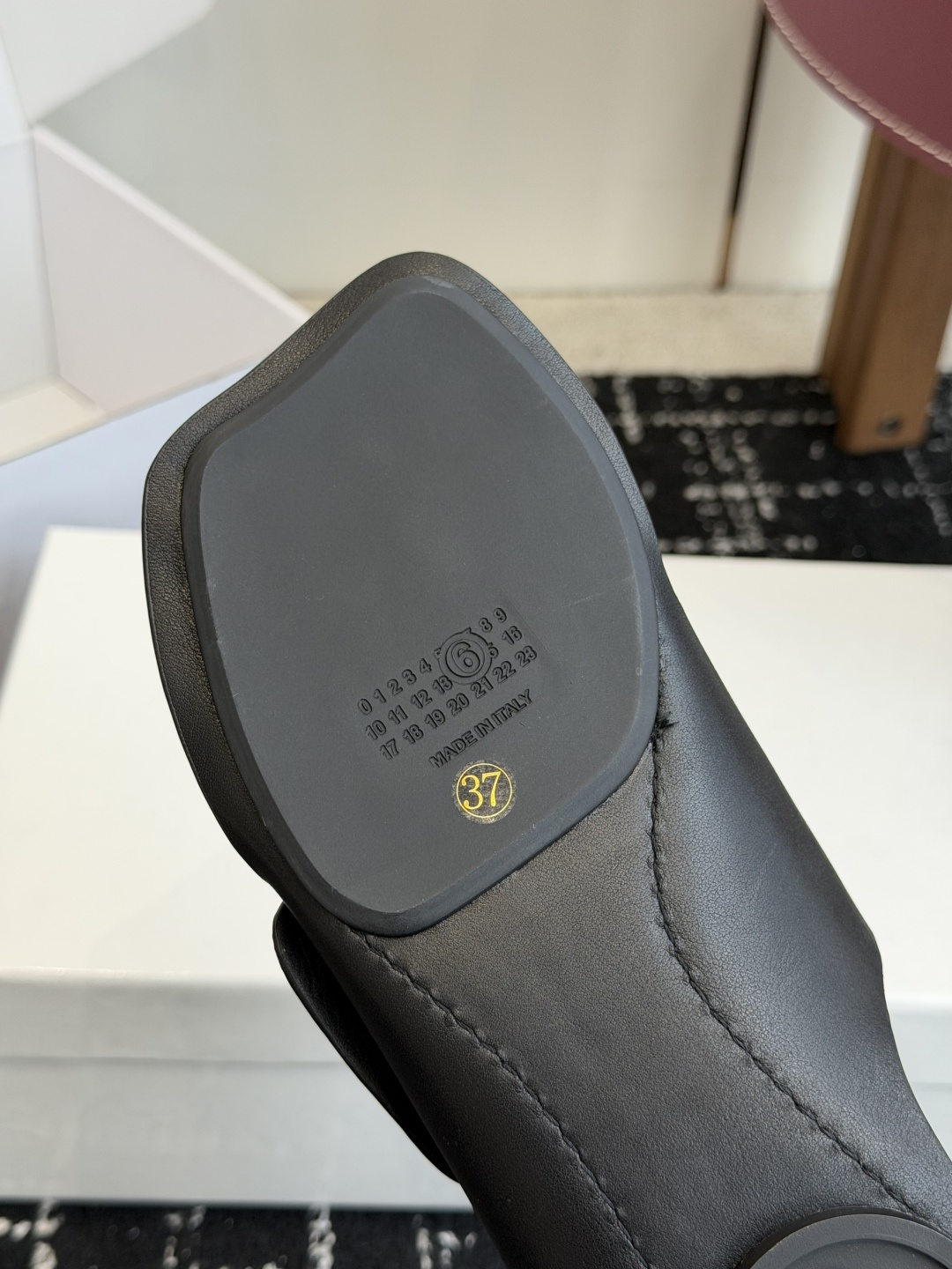 代购级Maison Margiel26ss夏季新款套趾一字凉拖自带松弛先锋氛围感的分趾套趾一字凉拖，利落