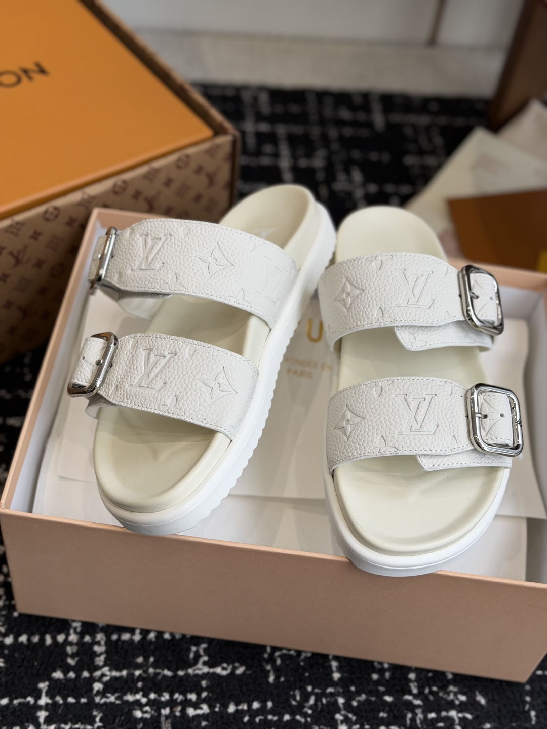 东莞代购级Loui* Vuitto* LV路易威登二带皮带扣男拖奢品拖鞋，路易威登新款火爆上市，凹凸花型