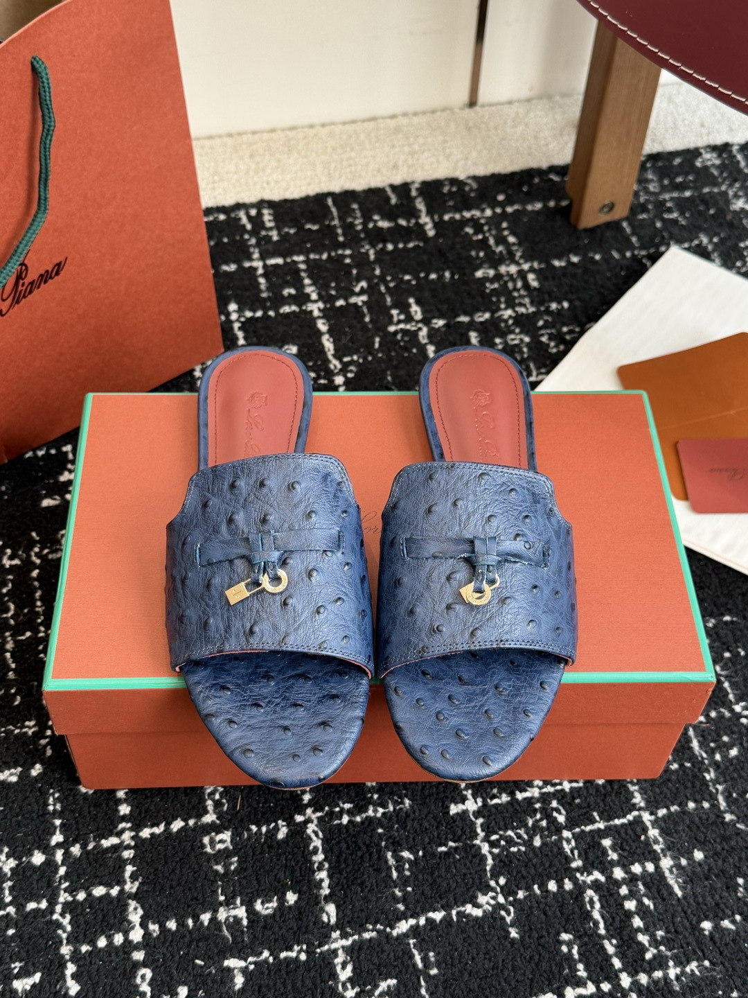 代购级Loro Pian* 26ss 春夏系列 lp顶级版本 原来这就是传说走两万步都不会累脚的凉鞋把颜