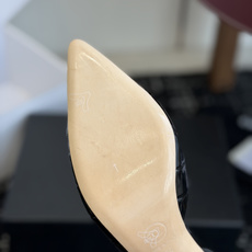 代购级26ss 春夏新款Chanel小香尖头高跟鞋上脚百搭超显瘦,真的超级爱了,姐妹们一定要买它!鞋面: 代购级26ss 春夏新款Chanel小香尖头高跟鞋上脚百搭超显瘦,真的超级爱了,姐妹们一定要买它!鞋面: