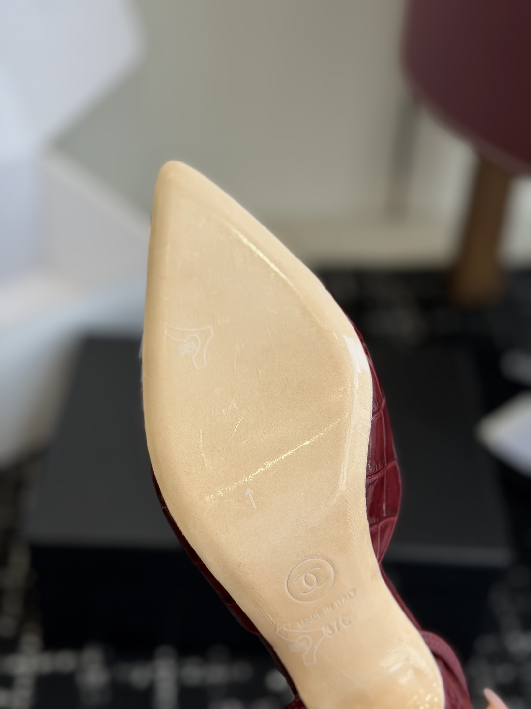 代购级26ss 春夏新款Chanel小香尖头高跟鞋上脚百搭超显瘦，真的超级爱了，姐妹们一定要买它！鞋面：