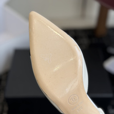 代购级26ss 春夏新款Chanel小香尖头高跟鞋上脚百搭超显瘦,真的超级爱了,姐妹们一定要买它!鞋面: 代购级26ss 春夏新款Chanel小香尖头高跟鞋上脚百搭超显瘦,真的超级爱了,姐妹们一定要买它!鞋面: