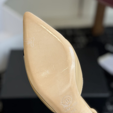 代购级26ss 春夏新款Chanel小香尖头高跟鞋上脚百搭超显瘦,真的超级爱了,姐妹们一定要买它!鞋面: 代购级26ss 春夏新款Chanel小香尖头高跟鞋上脚百搭超显瘦,真的超级爱了,姐妹们一定要买它!鞋面: