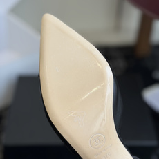 代购级26ss 春夏新款Chanel小香尖头高跟鞋上脚百搭超显瘦,真的超级爱了,姐妹们一定要买它!鞋面: 代购级26ss 春夏新款Chanel小香尖头高跟鞋上脚百搭超显瘦,真的超级爱了,姐妹们一定要买它!鞋面: