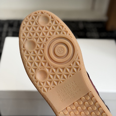 代购级MaisonMargiela MM6 马吉拉 26新色 情侣款 德训鞋 休闲 运动鞋原版购入开发 代购级MaisonMargiela MM6 马吉拉 26新色 情侣款 德训鞋 休闲 运动鞋原版购入开发