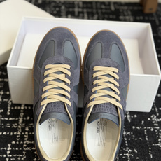 代购级MaisonMargiela MM6 马吉拉 26新色 情侣款 德训鞋 休闲 运动鞋原版购入开发 代购级MaisonMargiela MM6 马吉拉 26新色 情侣款 德训鞋 休闲 运动鞋原版购入开发