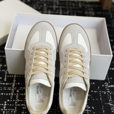 代购级MaisonMargiela MM6 马吉拉 26新色 情侣款 德训鞋 休闲 运动鞋原版购入开发 代购级MaisonMargiela MM6 马吉拉 26新色 情侣款 德训鞋 休闲 运动鞋原版购入开发