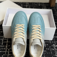 代购级MaisonMargiela MM6 马吉拉 26新色 情侣款 德训鞋 休闲 运动鞋原版购入开发 代购级MaisonMargiela MM6 马吉拉 26新色 情侣款 德训鞋 休闲 运动鞋原版购入开发