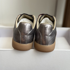 代购级MaisonMargiela MM6 马吉拉 26新色 情侣款 德训鞋 休闲 运动鞋原版购入开发 代购级MaisonMargiela MM6 马吉拉 26新色 情侣款 德训鞋 休闲 运动鞋原版购入开发