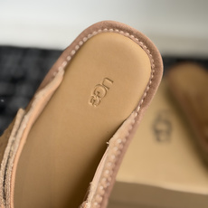 东莞代购级UGG 26ss 拖鞋 翻毛牛皮交叉鞋面,设计方便穿脱双层高密度泡棉鞋内底外包翻毛皮的耐磨中底 东莞代购级UGG 26ss 拖鞋 翻毛牛皮交叉鞋面,设计方便穿脱双层高密度泡棉鞋内底外包翻毛皮的耐磨中底