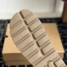 东莞代购级UGG 26ss 拖鞋 翻毛牛皮交叉鞋面,设计方便穿脱双层高密度泡棉鞋内底外包翻毛皮的耐磨中底 东莞代购级UGG 26ss 拖鞋 翻毛牛皮交叉鞋面,设计方便穿脱双层高密度泡棉鞋内底外包翻毛皮的耐磨中底