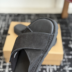 东莞代购级UGG 26ss 拖鞋 翻毛牛皮交叉鞋面,设计方便穿脱双层高密度泡棉鞋内底外包翻毛皮的耐磨中底 东莞代购级UGG 26ss 拖鞋 翻毛牛皮交叉鞋面,设计方便穿脱双层高密度泡棉鞋内底外包翻毛皮的耐磨中底