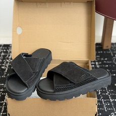 东莞代购级UGG 26ss 拖鞋 翻毛牛皮交叉鞋面,设计方便穿脱双层高密度泡棉鞋内底外包翻毛皮的耐磨中底 东莞代购级UGG 26ss 拖鞋 翻毛牛皮交叉鞋面,设计方便穿脱双层高密度泡棉鞋内底外包翻毛皮的耐磨中底