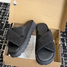 东莞代购级UGG 26ss 拖鞋 翻毛牛皮交叉鞋面,设计方便穿脱双层高密度泡棉鞋内底外包翻毛皮的耐磨中底 东莞代购级UGG 26ss 拖鞋 翻毛牛皮交叉鞋面,设计方便穿脱双层高密度泡棉鞋内底外包翻毛皮的耐磨中底
