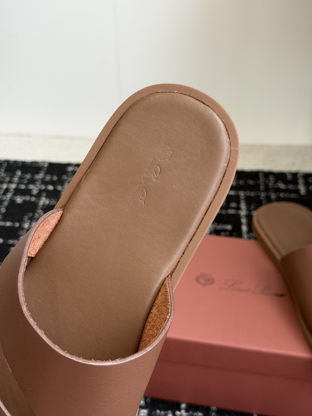 东莞代购级LPLoro Piana 顶级正品级高版早春季款 凉拖 购买原版1:1复制于1924年4月24