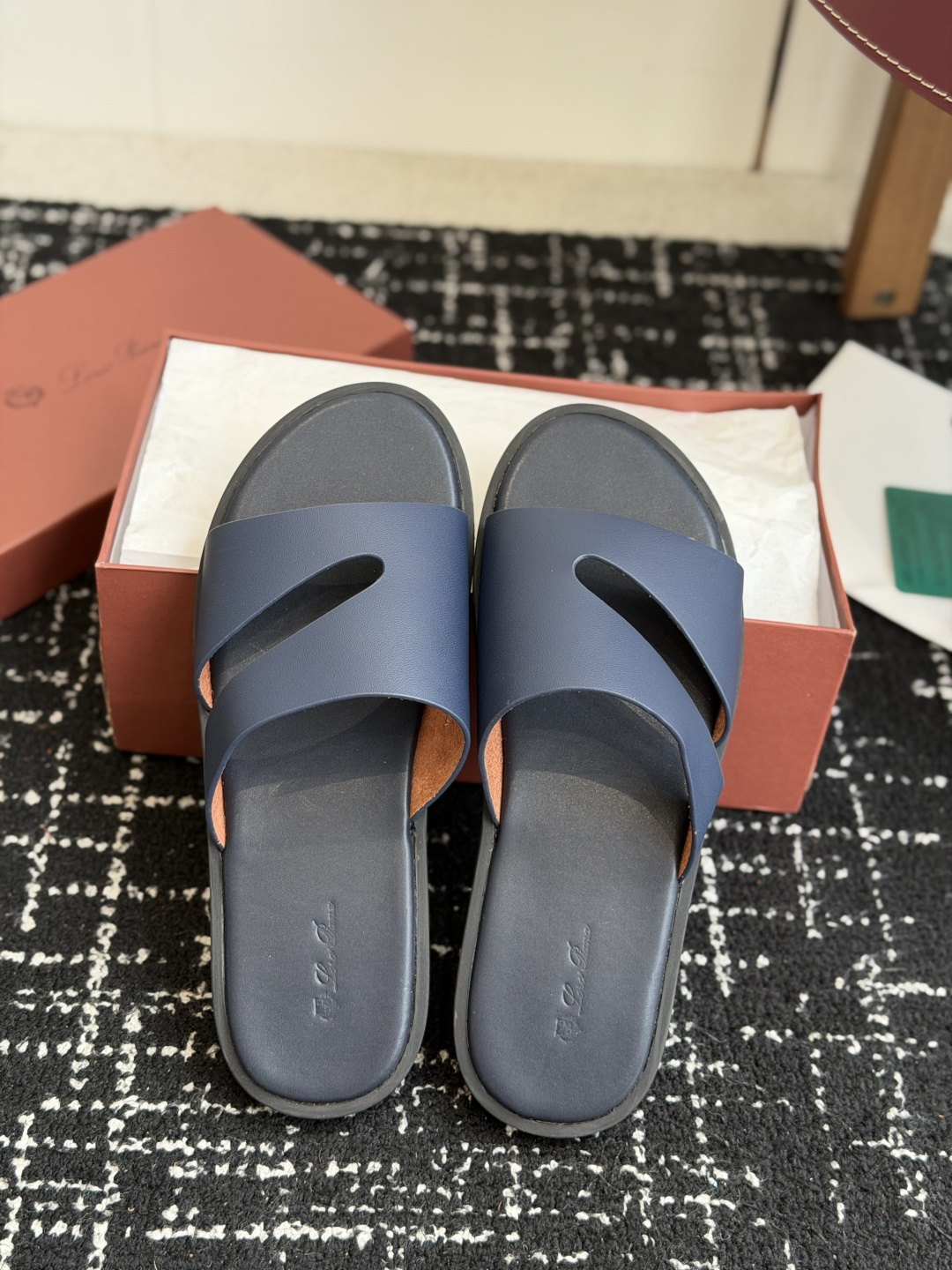 东莞代购级LPLoro Piana 顶级正品级高版早春季款 凉拖 购买原版1:1复制于1924年4月24