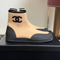 东莞代购级chanel 2026最新款ss爆款白雪公主短靴 白色弹力小羊皮,瘦腿神器,上脚很是惊艳的!巨 东莞代购级chanel 2026最新款ss爆款白雪公主短靴 白色弹力小羊皮,瘦腿神器,上脚很是惊艳的!巨