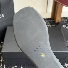 东莞代购级Gucci26春夏新款,皮革双G互扣夹脚一字带凉鞋 国外专柜最新货源,羊皮加镜面,羊皮内里。高 东莞代购级Gucci26春夏新款,皮革双G互扣夹脚一字带凉鞋 国外专柜最新货源,羊皮加镜面,羊皮内里。高