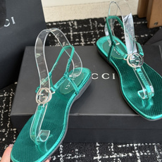东莞代购级Gucci26春夏新款,皮革双G互扣夹脚一字带凉鞋 国外专柜最新货源,羊皮加镜面,羊皮内里。高 东莞代购级Gucci26春夏新款,皮革双G互扣夹脚一字带凉鞋 国外专柜最新货源,羊皮加镜面,羊皮内里。高