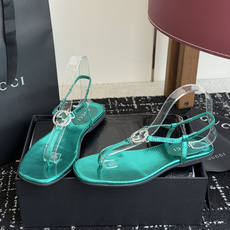 东莞代购级Gucci26春夏新款,皮革双G互扣夹脚一字带凉鞋 国外专柜最新货源,羊皮加镜面,羊皮内里。高 东莞代购级Gucci26春夏新款,皮革双G互扣夹脚一字带凉鞋 国外专柜最新货源,羊皮加镜面,羊皮内里。高